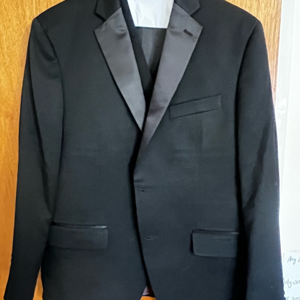 Men’s Madison tuxedo.Includes jacket, pants & Vest, shirt. Recently dry-cleaned.